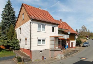 Einfamilienhaus mit Scheune und Werkstatt - ideal zur individuellen Gestaltung in Breitenbach