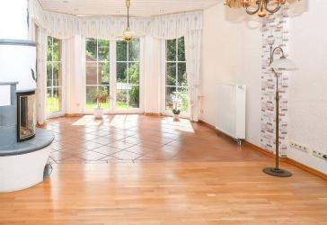 Georgsmarienhütte - Holsten-Mündrup: Charmantes Zweifamilienhaus mit großem Garten!