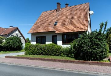 Sanierungsbedürftiges Zweifamilienhaus in Bissendorf-Wissingen