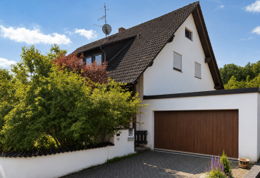 Familienidylle in Lindelburg – Großzügiges Mehrgenerationenhaus mit Sauna, Terrasse und Ausbaureserve