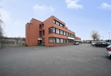 Großzügiges Gewerbeobjekt mit Lagerhalle & Verkaufsräumen in optimaler Lage