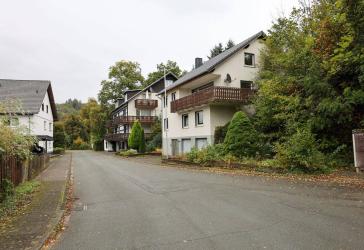 Großes Haus. 3 Wohnungen realisierbar!