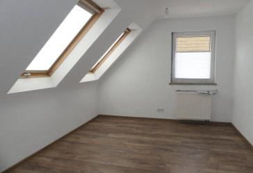 Modernisierter Altbaucharme! 3 Zimmer DG-Wohnung in Ludwigsburg-Ost! Einziehen und wohlfühlen.