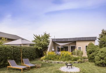 Ihr Rückzugsort im Grünen - Ferienbungalow mit Pool & Terrasse
