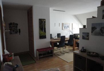 Lichtdurchflutete, individuell zugeschnittene 3-Zi-Wohnung ab 01.09.