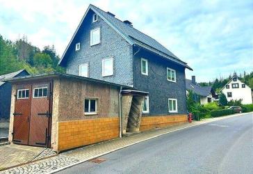 Mehrfamilienhaus mit 2 Balkonen und Terrasse in Piesau