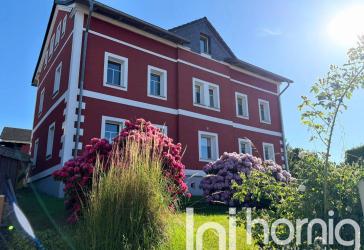 Stilvolles Einfamilienhaus mit Wohlfühlgarten und gemütlicher Terrasse