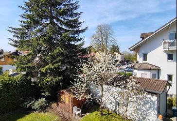Viel Platz für die ganze Familie in diesem (renovierungsbedürftigen) Zweifamilienhaus in Gröbenzell