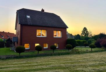 Gepflegtes Einfamilienhaus mit schönem Grundstück, Garage und viel Nutzfläche in Schüttorf
