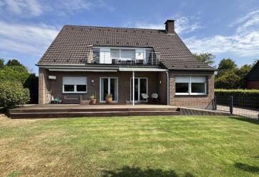 Verkauf von Privat - Zweifamilienhaus/ Generationenhaus auf Erbpachtgrundstück in Kaarst Mitte