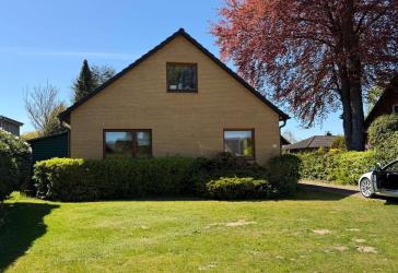 Provisionsfreies Einfamilienhaus mit Traumgarten und potentiellen Baugrundstück in bester Lage
