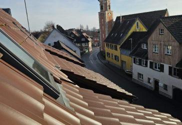 3-Familien-Doppelhaushälfte mit Nebengebäude im Hinterhof in zentraler Ortslage von Allensbach