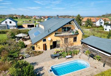 * Rarität am Stadtrand von Dresden - sehr schönes Haus mit Pferdestall am Naturschutzgebiet*