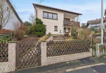 Charmantes Einfamilienhaus in Hanglage mit Weitblick in Alzenau -perfekt für Paare und Familien