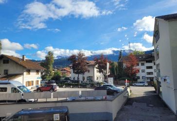 Bunte, großzügige 3,5-Zi.-OG-Whg. mit Dachterrasse