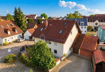 Viel Raum für Ihre Wohnideen - Erdgeschosswohnung mit Garten, Garage und Keller
