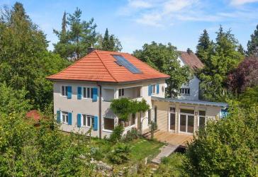 Stilvolles Charakterhaus in Toplage mit Gartenidylle und Hohentwielblick