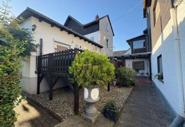 Stilvoll, schön geschnitten, mit integrierter EBK, Pelletsofen, Terrasse uvm. im Herzen von Linden