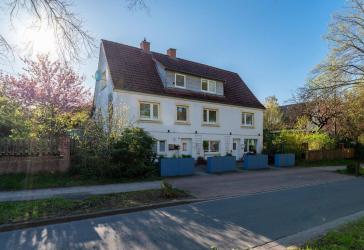 Charmantes, entwicklungsfähiges Dreifamilienhaus zzgl. kleiner Gewerbeeinheit in zentraler Lage von Jesteburg
