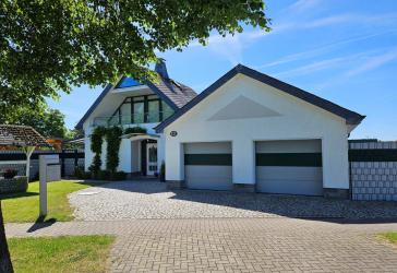 HOCHWERTIGES EINFAMILIENHAUS MIT EINBAUKÜCHE, INNENPOOL & PHOTOVOLTAIKANLAGE
