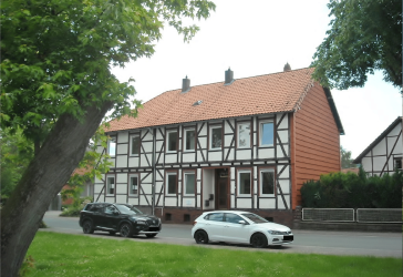Wohnen & Arbeiten unter einem Dach: Schönes Zweifamilienhaus mit Bürofläche in Dassel - Pflegeleichtes Grundstück & gute Anbindung an die A7 -