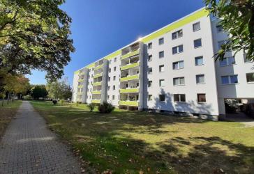 Ruheoase im Grünen: Familienfreundliche 4-Raumwohnung mit Balkon