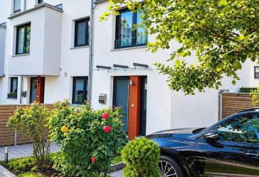 Neuwertiges Reihenendhaus (2017) mit Südwest-Garten, Energieklasse A und S-Bahn Nähe