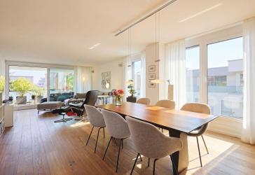 Eine ganze Etage für sich: Modernes Penthouse, das keine Wünsche offen lässt