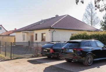 Charmanter und geräumiger Bungalow mit freiem Blick zu verkaufen!