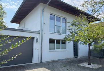 Attraktives und Modernes Architektenhaus mit Pool, in exklusiver Wohnlage.