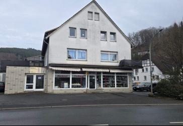 Mehrfamilienhaus mit Gewerbeanteil und Renditepotential!