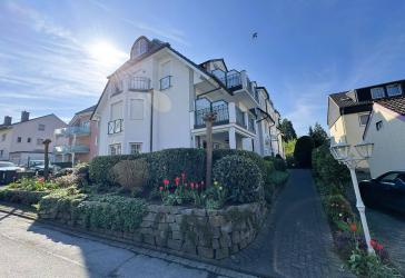 ZU VERKAUFEN: 3-Zimmer-Wohnung in direkter Nähe zum Kurpark mit Balkon und Tiefgaragenstellplatz