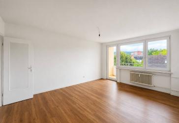 Sanierte 2-Zimmer-Wohnung mit Loggia & traumhaftem Weitblick in Barsingh./ Egestorf