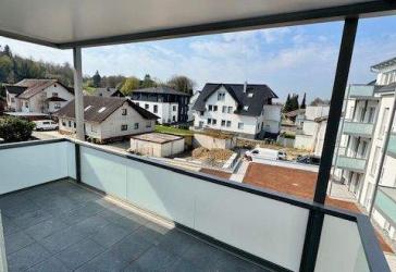 Helle 4-Zi.-Neubau-Wohnung mit großem Balkon!