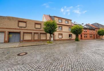 Mehrfamilienhaus mit vielseitigen Nutzungseinheiten und Garagengebäude *PROVISIONSFREI*