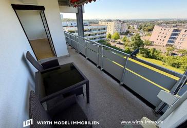 Großzügige und lichtdurchflutete Drei-/Vier-Zimmer-Wohnung mit Balkon und TG-Stellplatz
