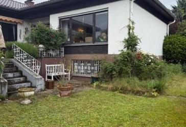 Für Käufer mit Visionen - Freistehendes EFH direkt an den Weinbergen in Eltville am Rhein