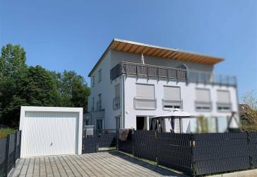 Moderne Doppelhaushälfte mit Dachterrasse und Garten in Gundelsheim