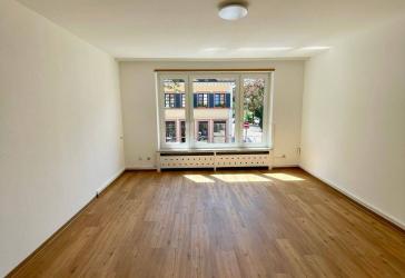 AB CA. 15.07.2026 EIN ZIMMER VERFÜGBAR // Renovierte 5er-WG in zentraler Lage in Kehl – helle und großzügige Zimmer zur Miete
