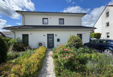 PROVISIONSFREI!!! Moderne, energie-effiziente Stadtvilla in sehr guter Lage von Usingen