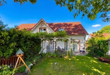 Grüne Oase zum Wohlfühlen - Charmante Doppelhaushälfte mit schönem Garten in Kaltenkirchen
