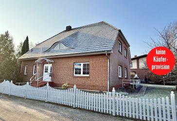 HORN IMMOBILIEN++ 2 km bis Neubrandenburg, großes Einfamilienhaus mit vielen Extras - Einliegerwohnung möglich