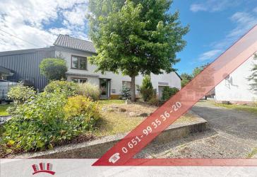Vielseitiges Einfamilienhaus mit 7 Zimmern, saniertem Bad, Garage und Schuppen