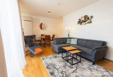 ***Exklusives Wohnen im Erstbezug! Voll möblierte 3-Zimmer-Wohnung mit Balkon