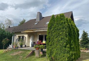 Ihr neues Zuhause: Einfamilienhaus mit Garten, Pool und Doppelgarage provisionsfrei in Altenburg zu verkaufen!