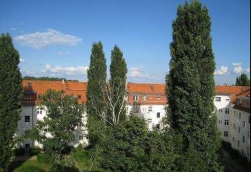 Super Preis+keine Provision! Hübsch renovierte, sonniges DG, Bj 2000 im sanierten AB, gr. Innenhofgarten