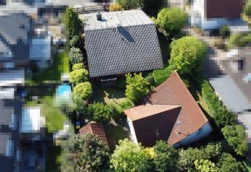 zentrales Grundstück mit zwei Wohnhäusern in Neu Wulmstorf