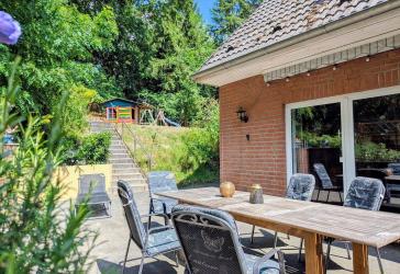 Wohnen fast wie im freistehenden Haus - Endreihenhaus mit großem, privatem Garten direkt am Wald