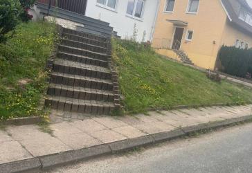 Gut gelegen bus und Bahn alle 10 min erreichbar Einkaufsmöglichkeiten sehr zentral