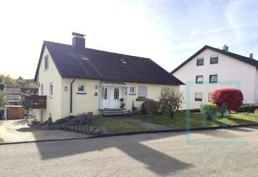 Einfamilienhaus mit Doppelgarage in ruhiger Lage